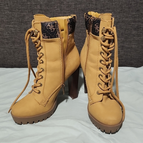 Guess heeled platform boots - Picture 3 of 7